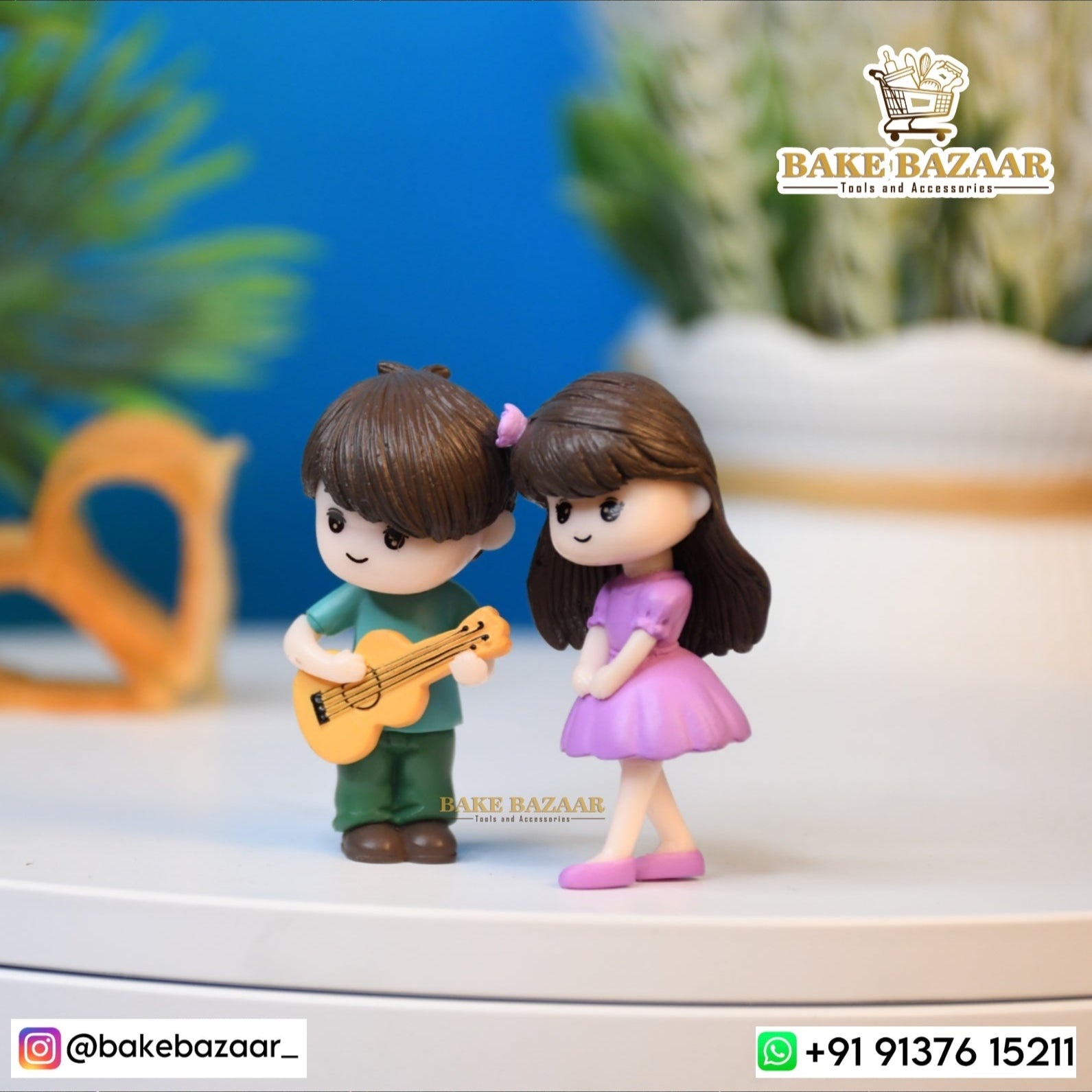 Cute Romantic Couple Miniature Cake Topper BBM025