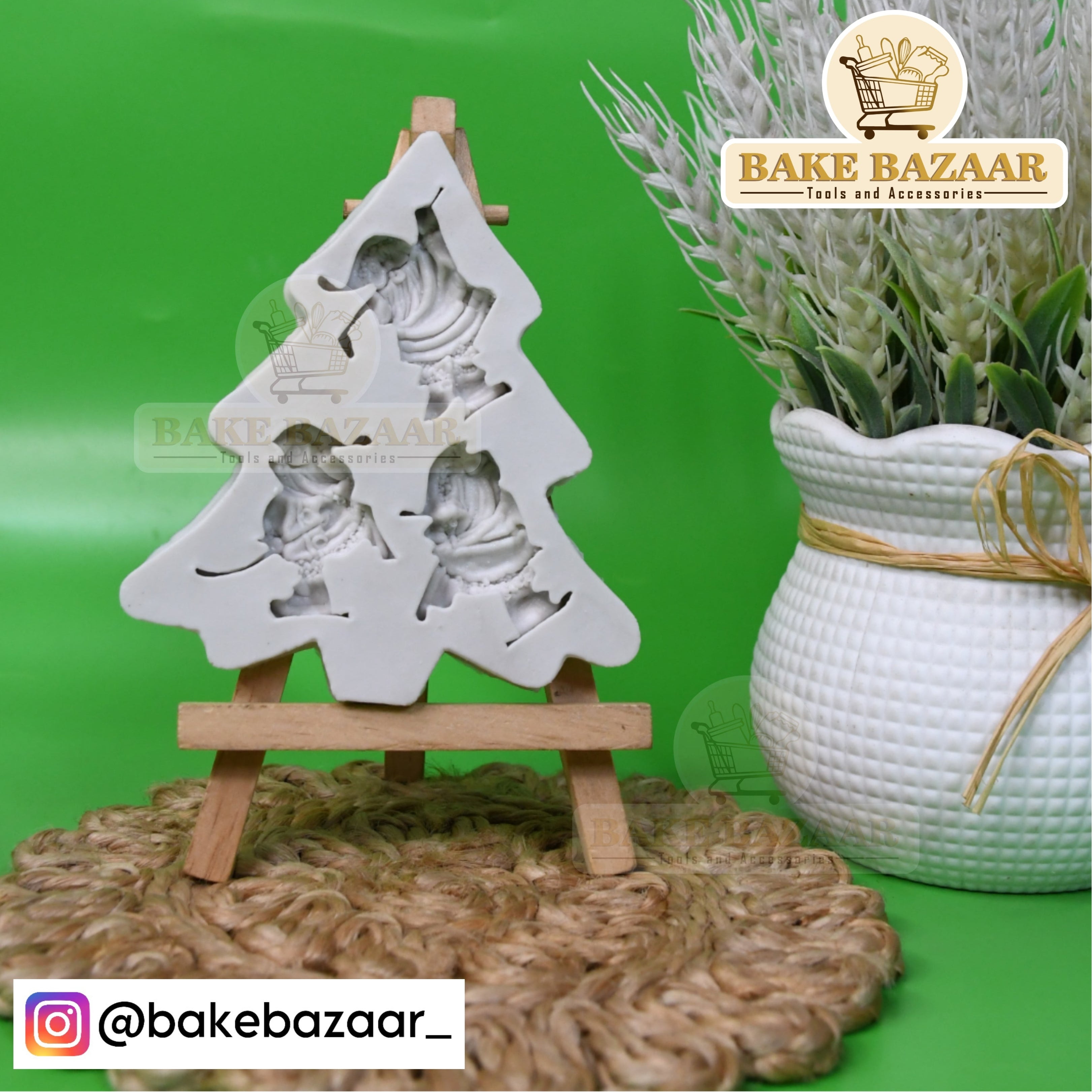 Santa Clauses on the Christmas tree Fondant Mold