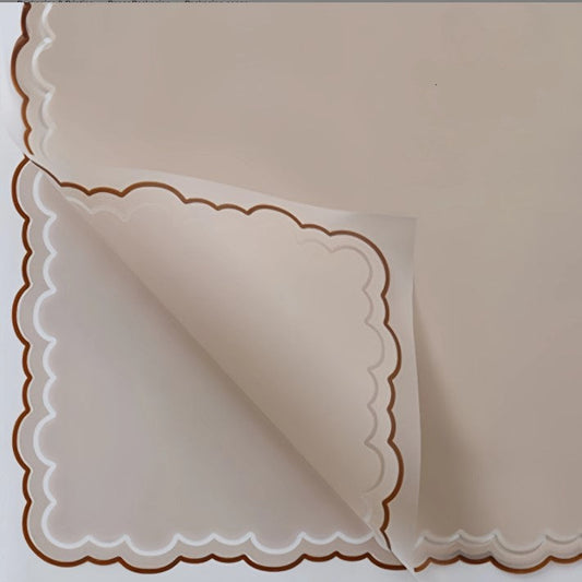 Beige paper with scalloped edge and text indicating size and quantity on a white background
